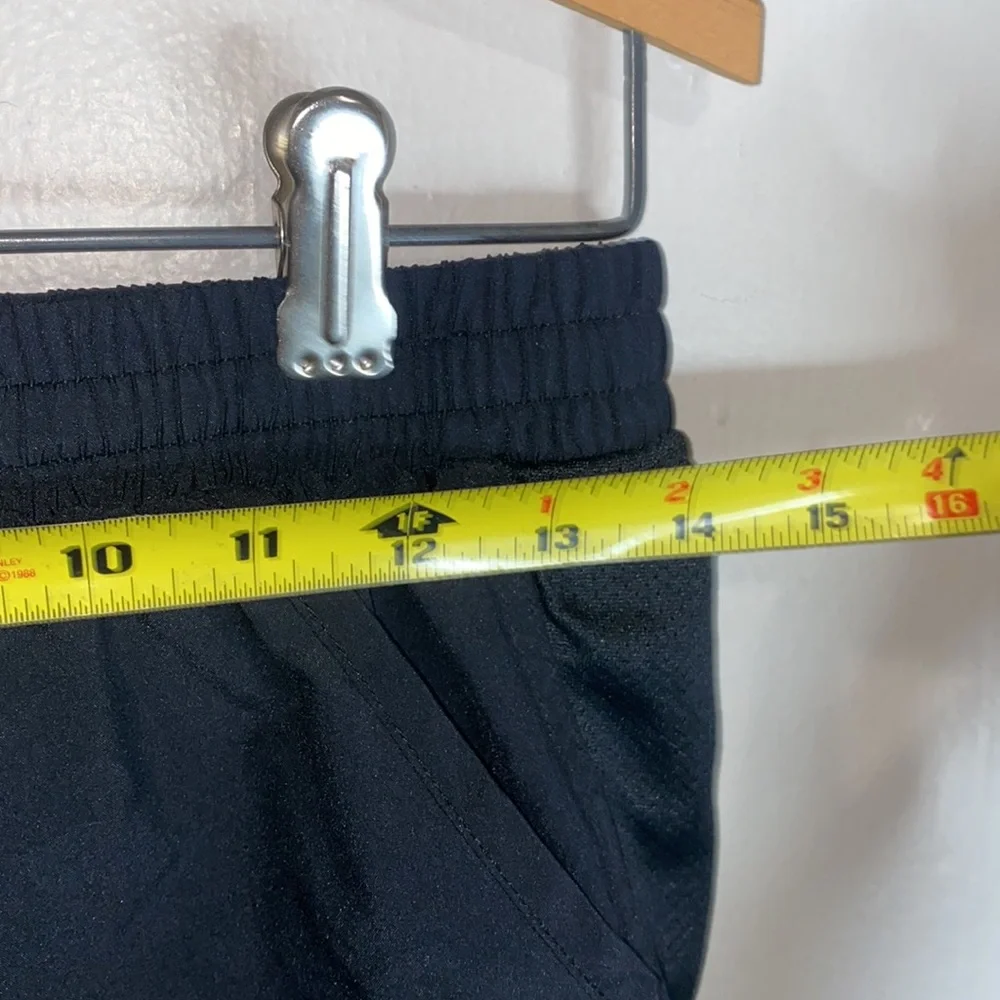 🌵Black Under Armour Orlando Florida shorts! - Picture 6 of 8